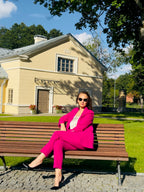 Fuksijos spalvos moteriškas kostiumėlis Klasika, pagaminta Lietuvoje – Kostiumėlis.lt (1)