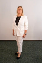 Moteriškas baltas kostiumėlis išskirtinumas, pagaminta Lietuvoje – Kostiumėlis.lt (1)